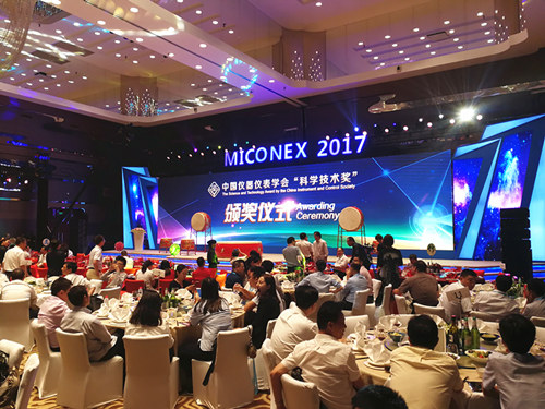 1頒獎現(xiàn)場.jpg 1頒獎現(xiàn)場.jpg