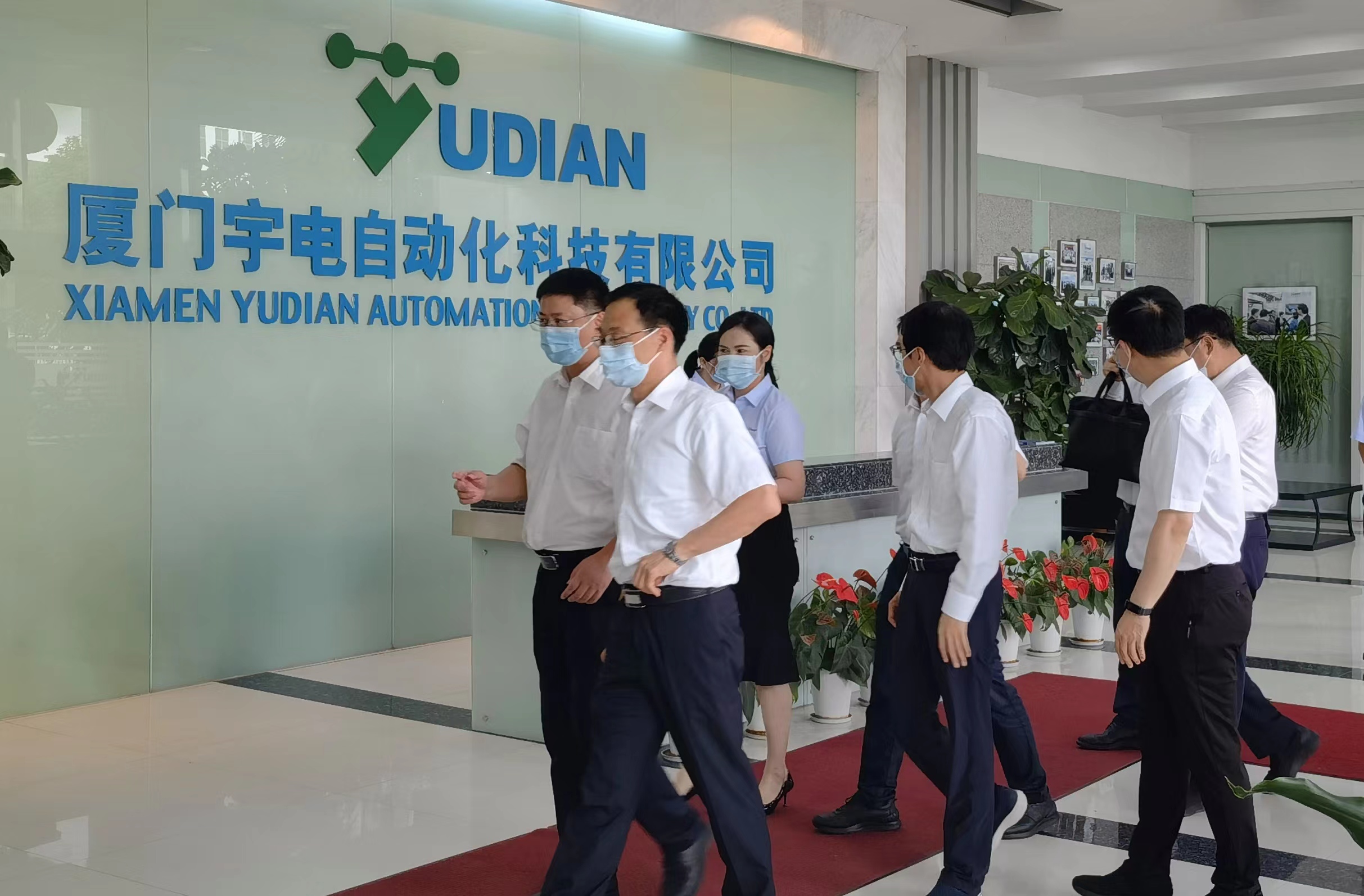 一樓前臺(tái).jpg 一樓前臺(tái).jpg